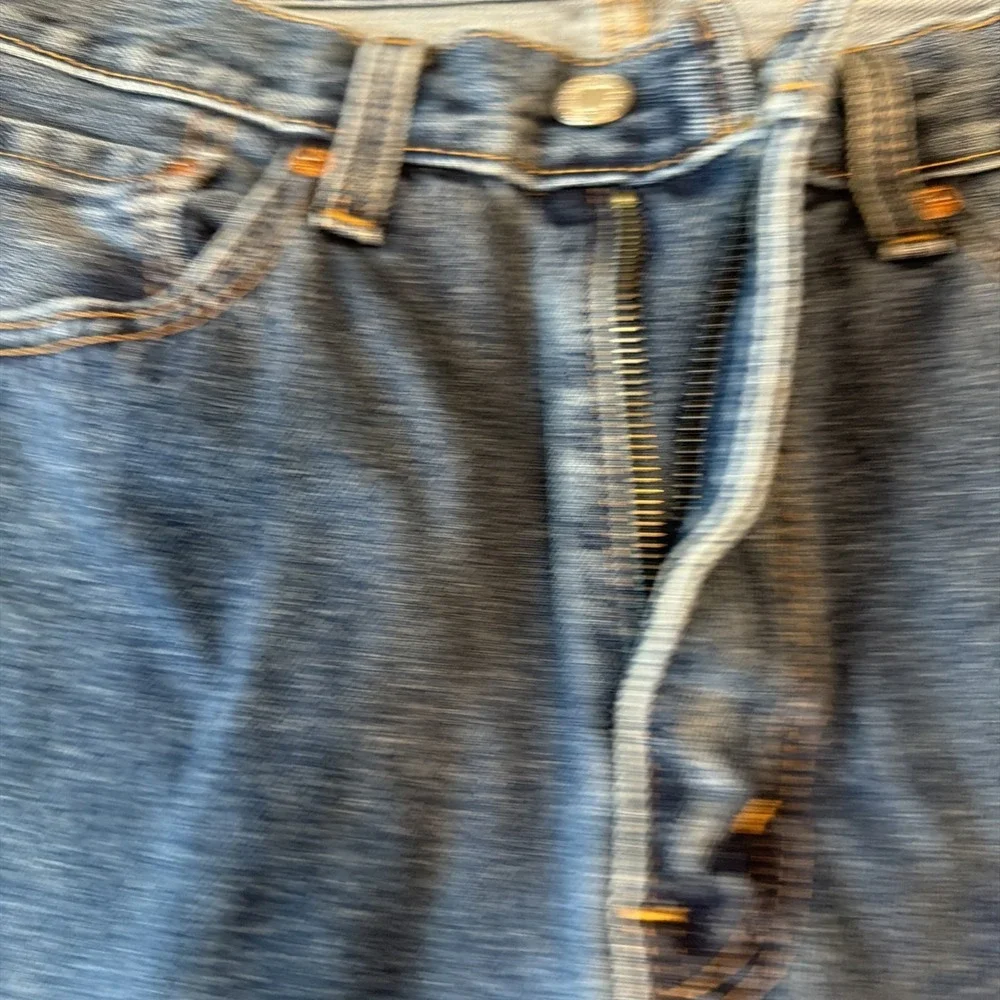 Levi's 505 Men's Original Fit Jeans - Medium Wash W35 L30 - Picture 2 of 9